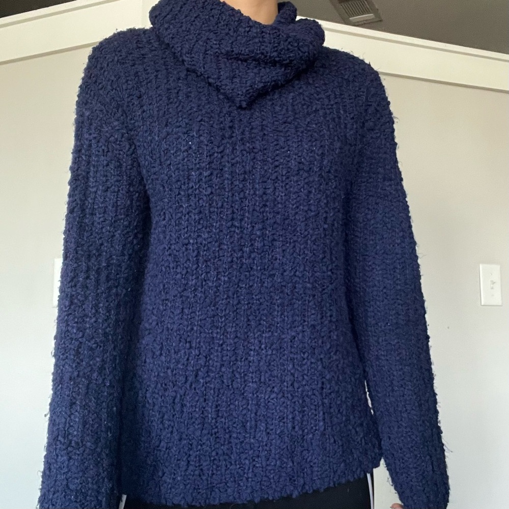Women’s Oversized Navy Blue Turtleneck Sweater Size S
